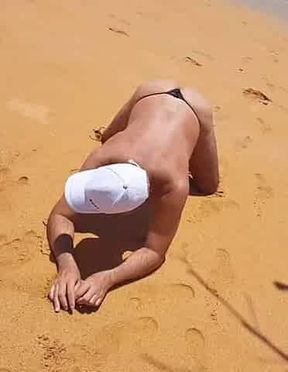 Ladysilva crossdress de calcinha na praia que bunda gostosa de fuder