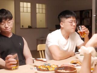 ModelMedia Asia - During the Mid-Autumn Festival reunion, my stepmother and stepsister took my virginity