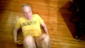 Having fun on the floor with my fresh ass