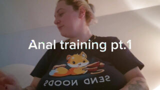 Solo jente video av amatør tatovert hore onanerer