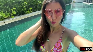 Russian woman meets a foreigner at a beach hotel and swallows his load