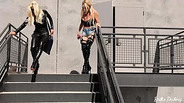 Victoria Opens Her Legs So Brittany Andrews Can Fuck Her Ass!