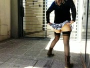 exhibiendo la concha en el club deportivo bajo la falda nos atrapan