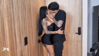 Tatoveret Latina Mariana Martix får hardcore analsex med en stor pik