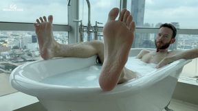 Wet Giant Feet in the Bathtub - Feet Vini foot size 15
