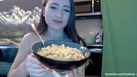 Vegan mac and cheese stream recording! Lizzie Love's Kitchen podcast episode one!