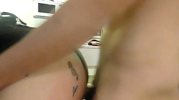 breaking my step mom's ass well in the car of the supermarket
