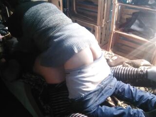 La puta de mi novia se pone una tanga celeste y me provoca