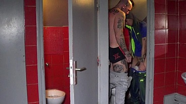 2196 mec tatouté baisé par un latino tbm de parisun badboy pleins de ...