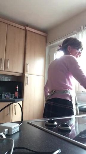 rose s housewife washes a dishes