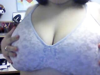 Big Boobs, Petite Bra (SHORT) 10 views and I take the bra off!!!!