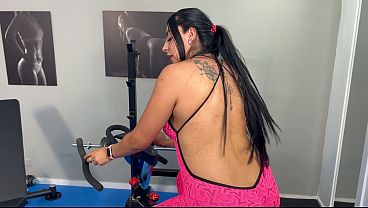 Big-breasted MILF wants to ride her gym instructor'_s BBC - Melani Latina