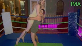 Giant Tall Simone vs Kat Max - Size Comparison & Power Challenges