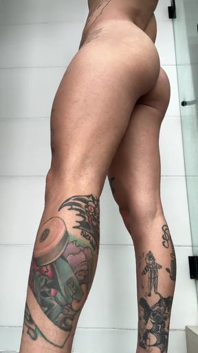 Giant Man Masturbates with His Big Cock and Shows His Ass and Feet.