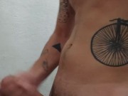 Me la jalo en el baño