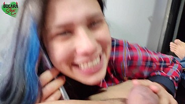 Probando la polla de mi vecino para excitar a mi novio por llamada