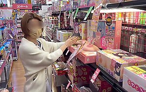 I dressed a perverted big-breasted MILF in a sailor suit and took her for an exposure walk.asian