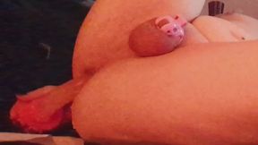 A quick sissygasm on the floor