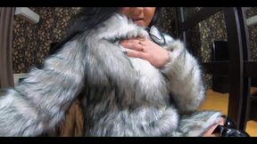 Milfycalla- Face Fuck,cum Play While Wearing a Hot Grey Fur-coat