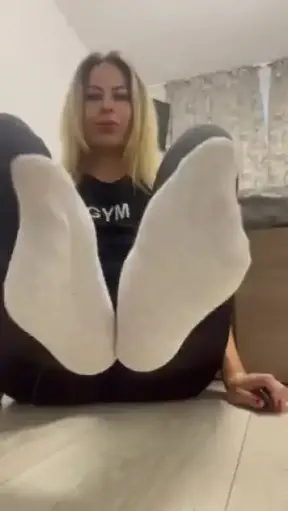 Footjob: Imagine my red toenails on your DICK!