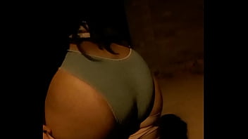 Cdzinha mostrando a largura do cu