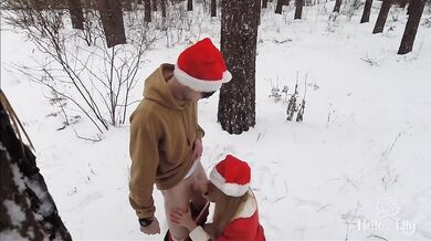 Смачно трахнул Санту в рождественском лесу. БОЛЬШОЙ ЗАД В КОНЧЕ