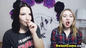 ”Sexy Teen Duo Fucking Muff On Cam”