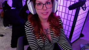 Streamer forgets to turn off her LIVE before cumming