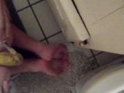 Putting a banana in my Asshole for the 1st time painal