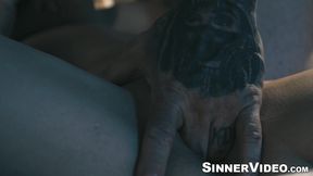 Busty MILF Lexi Stone seduces with handjob and blowjob