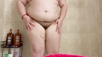 BBW groans in shower squirts while desperate pee burns