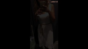 Heiße Deutsche fingert sich das erste Mal in Umkleide bis zum Höhepunkt!! Amelie Lei, Public