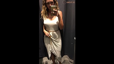 Heiße Deutsche fingert sich das erste Mal in Umkleide bis zum Höhepunkt!! Amelie Lei, Public