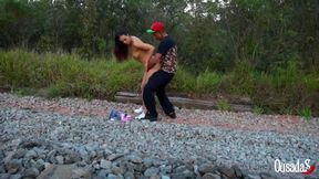 Uma Menina Perdida Na Ferrovia Aguarda Leva Ferro Pornobr Videos