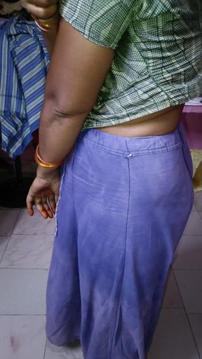 South Indian Bhabhi Enjoying with Vegitable