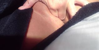 Finger fucking my sticky wet morning pussy in today´s sefshot Thursday best wishes selfie porn vid