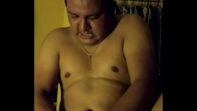 Vecino mayate aprovecha que no esta su mujer y me coje