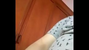 Gordo con pene peque&ntilde_o se martuba para su novia