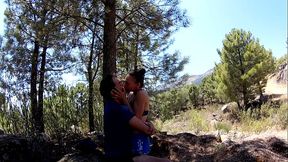 Me pide que la toque en el campo