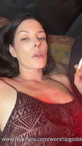 smoking miss vee