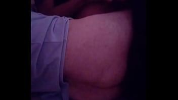 Macho peludo me coge de costado al comenzar el d&iacute_a.