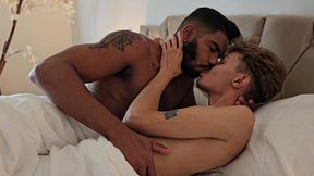 na cama com o moreno safado