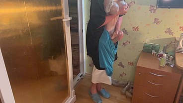 Carrying and masturbating the tranny till cums