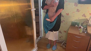 Carrying and masturbating the tranny till cums