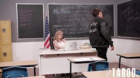 Petite MOM Adira Allure accepts it from her student