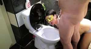 Bbw mother in law sucking dick ower toilet bowl and take hot piss in the mouth