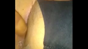 Macho rockero me chupa el culo y me mete los dedos