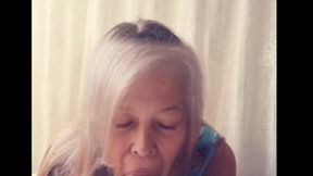 abuela chupando polla parodia