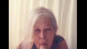 abuela chupando polla parodia