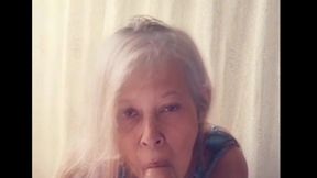 abuela chupando polla parodia